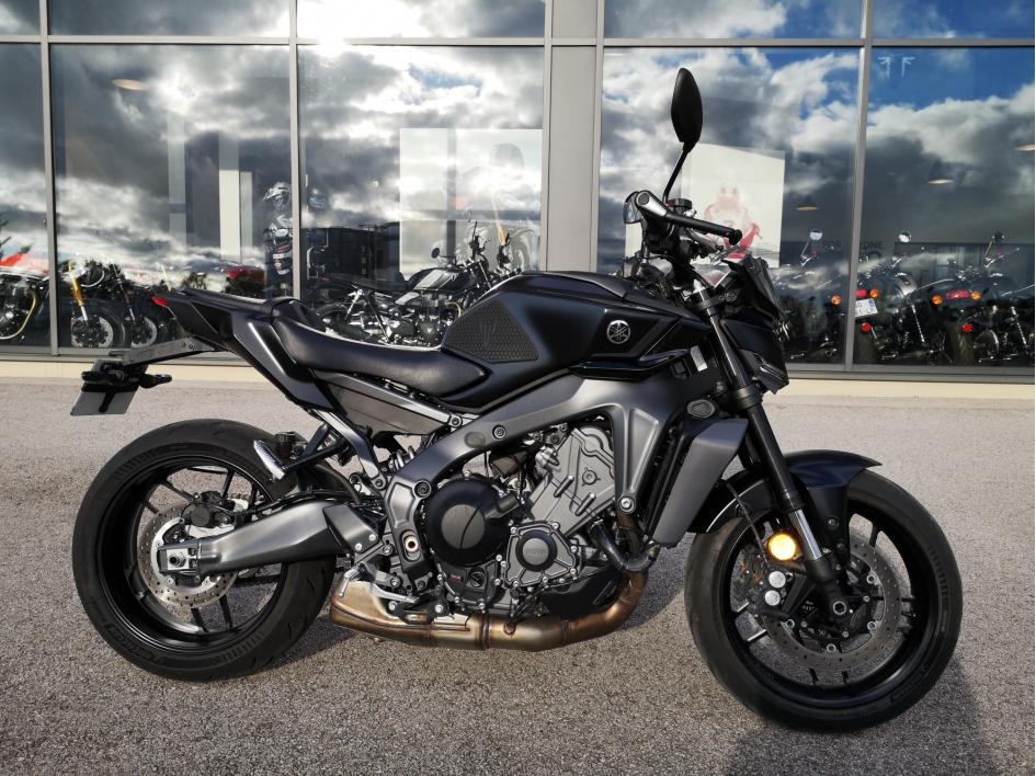 YAMAHA MT-09
