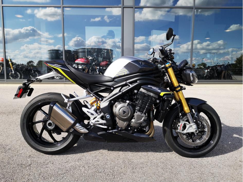 TRIUMPH SPEED TRIPLE 1200 RS