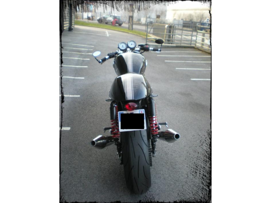 THRUXTON 2